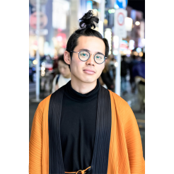 Street style: A student wearing the Ikko Tanaka x Issey Miyake collection. (photo: Tokyo Fashion, 2017)